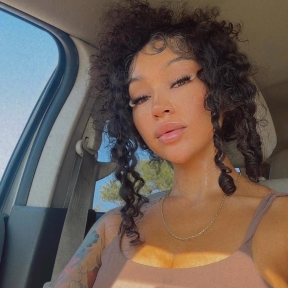 Meet your seller | buyer 🫶🏽 - Picture 3 of 4